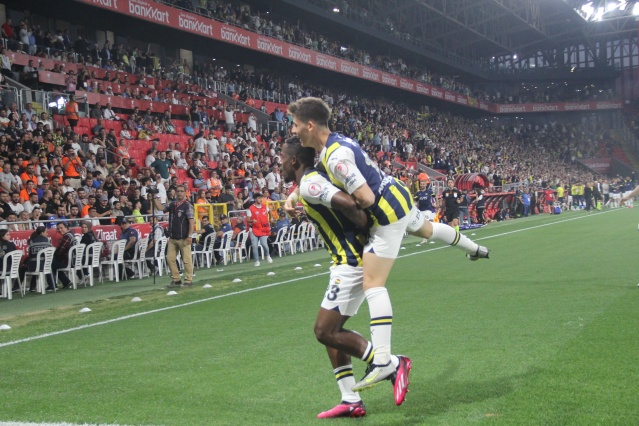 Fenerbahçe - Başakşehir Maçı Canlı Anlatım