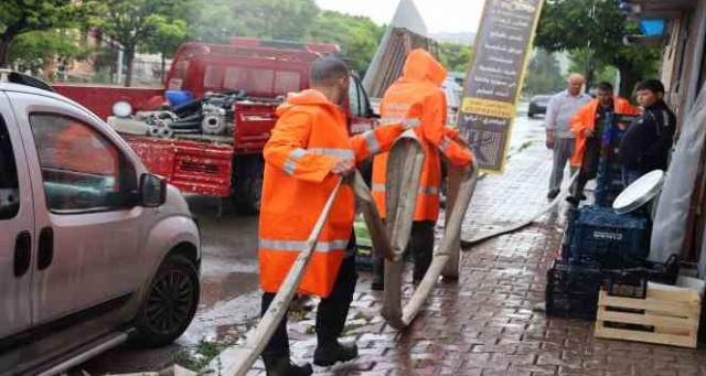 Kayseri'de sağanak yağış: Evleri ve dükkanları su bastı