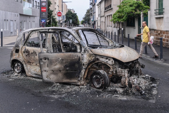 Fransa'daki gösterilerin 4. gecesinde gözaltı sayısı bin 311'e yükseldi