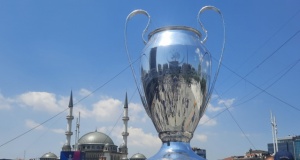 UEFA Şampiyonlar Ligi Finali'ne saatler kala Taksim'de coşkulu görüntüler