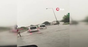 Bursa'da ağaçlar devrildi, otoparklar şelaleye, yollar göle döndü