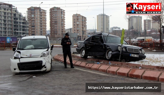 Otomobil ile Ticari Araç Çarpıştı: 9 Yaralı