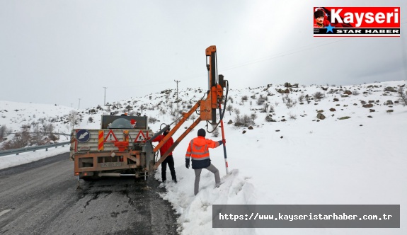 Talas'ta Yol Güvenliği İçin Kar Direkleri