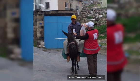 Kızılay gönüllüleri, Talas'ın mahallelerinde ihtiyaçları ulaştırdı