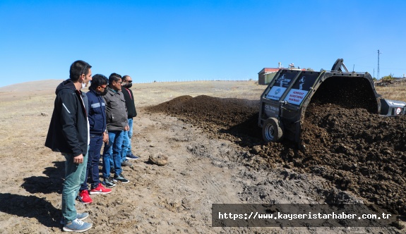 5 BİN KİLOMETREDEN GELDİLER,  TALAS’IN TARIM MAKİNELERİNİ İNCELEDİLER