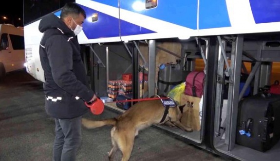 43 İlin Geçiş Güzergahında Uyuşturucuya Geçit Yok: Araçlar Didik Didik Aranıyor