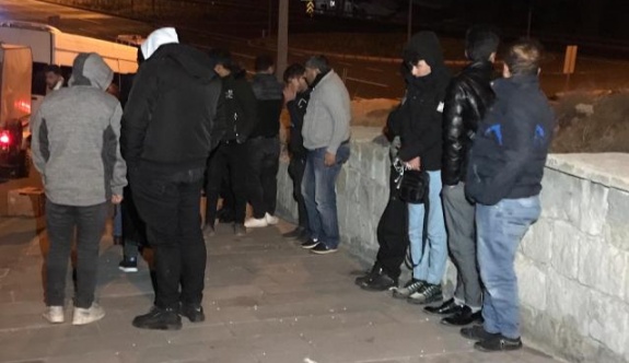 Polisin Dur İhtarına Uymayan Dolmuştan 31 Göçmen Çıktı