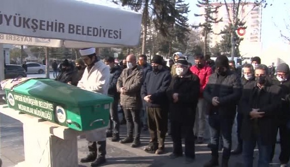 Reddettiği Erkek Arkadaşı Tarafından Öldürülen Kadın Toprağa Verildi