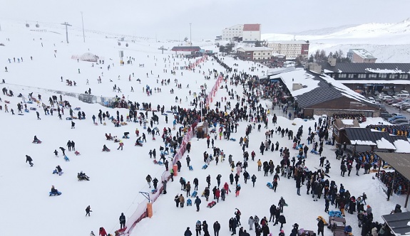 Başkan Büyükkılıç: “Erciyes Hafta Sonu Kayak Severler'in Akınına Uğradı