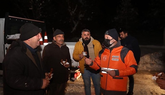 Başkan Çolakbayraktar Gece Boyu Kar Temizleme Çalışmalarını Takip Etti