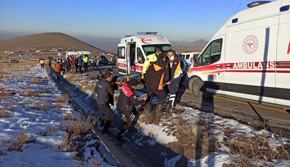 Erciyes Üniversitesi Öğrencilerini Taşıyan Midibüs Devrildi.