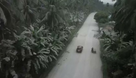 Bulusan Yanardağı Patladı, Halk Tahliye Edildi