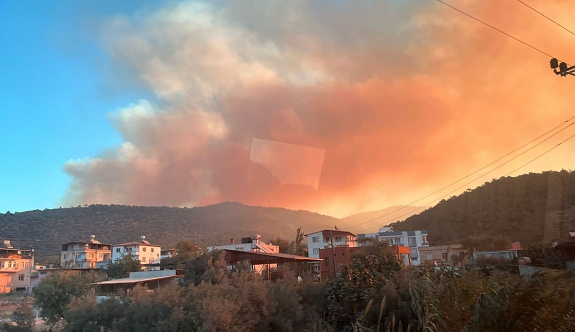 Mersin'deki Orman Yangını Sürüyor: 30 Ev Tedbiren Boşaltıldı