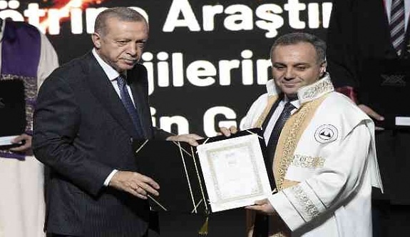 Cumhurbaşkanı Recep Tayyip Erdoğan'dan ERÜ'ye Ödül