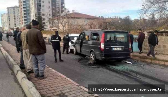 Husumetlisinin aracına çarparak durdurdu, sonra bıçakladı