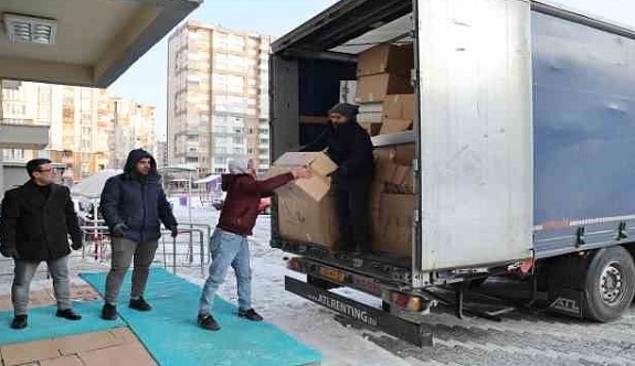 Başkan Yalçın'ın Girişimleriyle Avrupa'dan 5 Tır Yardım Malzemesi Geldi