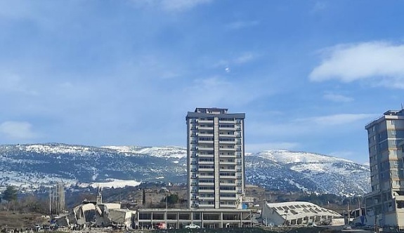 Yaptığı inşaatlar depremde yıkılan Şahin Avşaroğlu, AK Parti İlçe Başkanlığı görevinden alındı