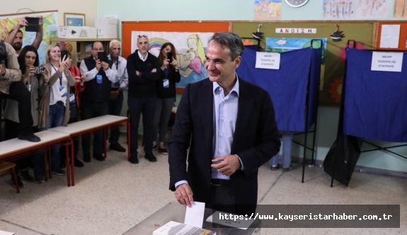 Yunanistan'da sandık çıkış anketine göre Miçoktakis'in partisi seçimi önde bitirecek