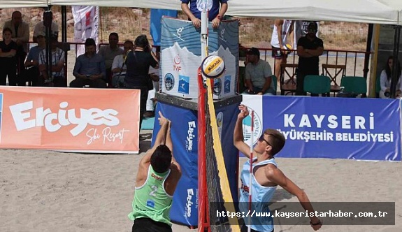 Erciyes'te düzenlenen plaj voleybolu turnuvası başladı