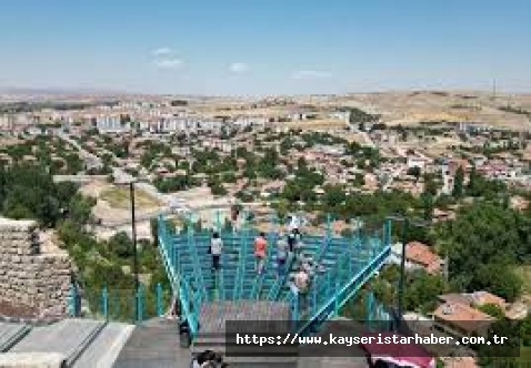 Kayseri Bünyan'daki Cam Terası 2 Ayda 200 Bin Kişi Tarafından Ziyaret Edildi