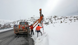 Talas'ta Yol Güvenliği İçin Kar Direkleri