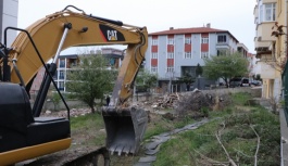 Karadeniz Fıkrası Gibi Olay: Adresi Karıştırdı, Yanlış Binayı Yıktı