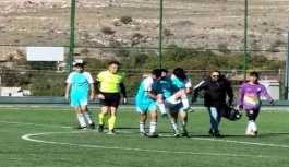 Sahada Rahatsızlanan Futbolcu Ölümden Döndü