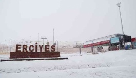 Erciyes'e lapa lapa kar yağdı