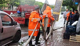 Kayseri'de sağanak yağış: Evleri ve dükkanları su bastı