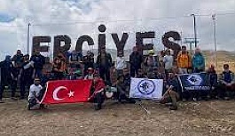 Dağcılar, Erciyes ve Ağrı dağlarının zirvesine 30 Ağustos Zafer Tırmanışı yaptı